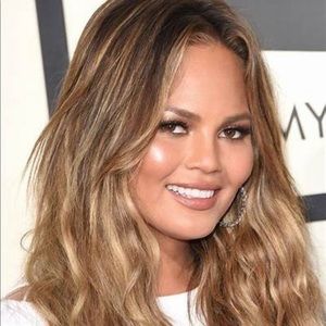 BECCA Hydra Light plumping lip balm in Mist